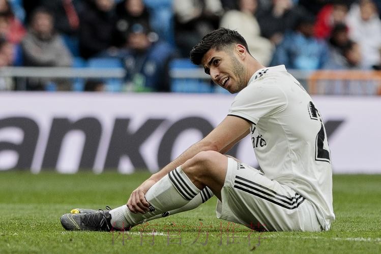 阿森西奥从未考虑巴萨 曾手指皇马队徽表达想法